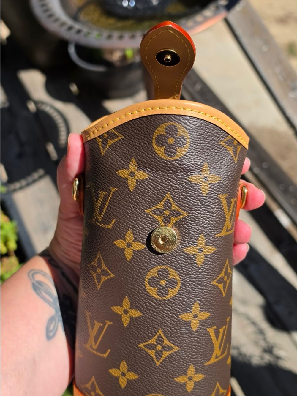Louis Vuitton Fold Me Pouch - Picture 7 of 9